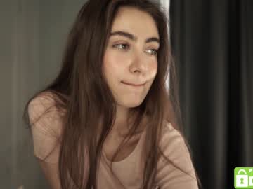 girl
        tessarosse_ cam image #1632523