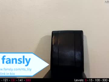 girl
        its_lily cam image #703368