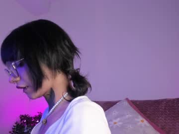 girl
        breeding_material cam image #4169134