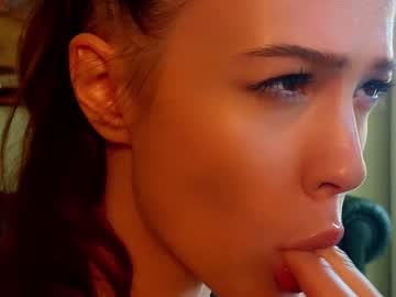 girl
        _demi_dee_ cam image #1754330