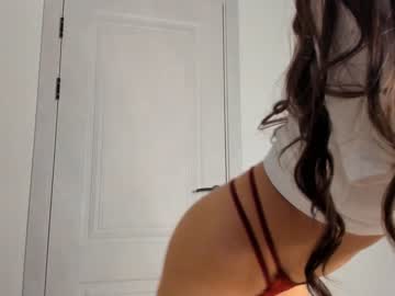girl
        emilybatee cam image #1160526