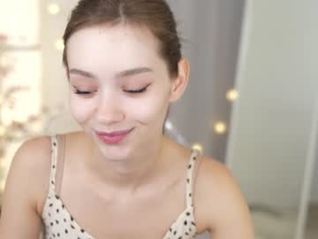 girl
        bless_sheila cam image #2612039