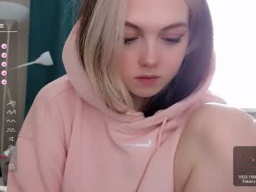 girl
        small_blondee cam image #2645835