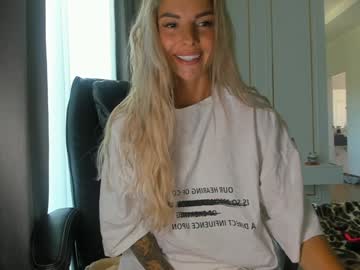 girl
        smurf19 cam image #6545659
