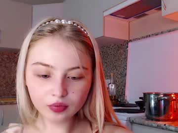 girl
        shy_blondiee cam image #831638