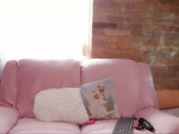 girl
        clementine__ cam image #3284618