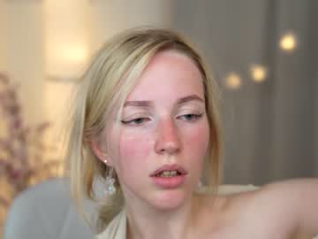 girl
        my_stella cam image #2068073