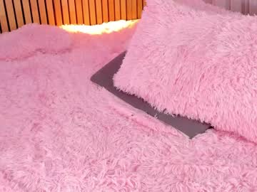 girl
        little_effy18 cam image #4084404