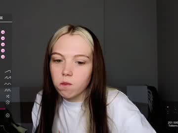 girl
        small_blondee cam image #2702479