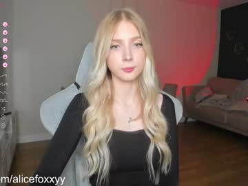 girl
        oh_honey_ cam image #2345818