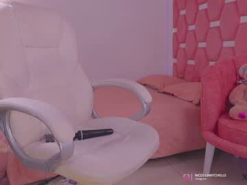 girl
        nicolle_mitchelle cam image #4233554
