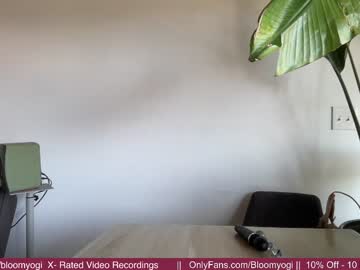 girl
        bloomyogi cam image #2332254