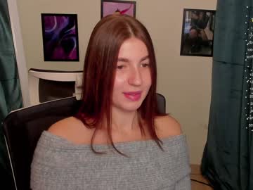 girl
        stacy_cy cam image #5404459