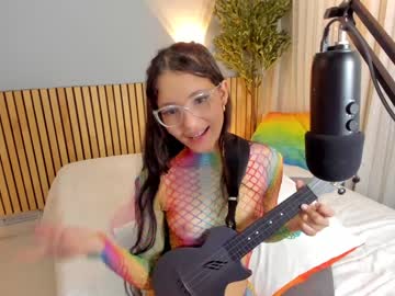 girl
        little_effy18 cam image #4214539