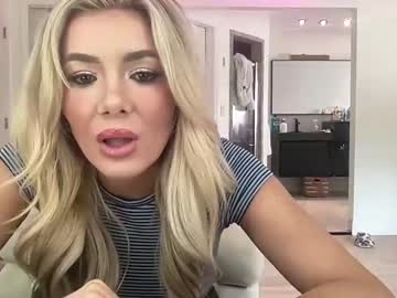 girl
        hotpinksoap cam image #4054801