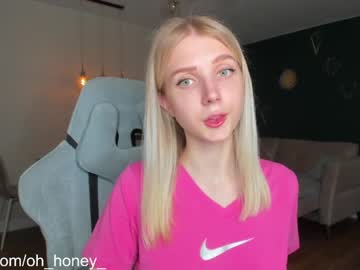 girl
        oh_honey_ cam image #1937499