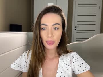 girl
        emily_shak cam image #938623