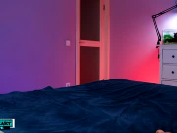 girl
        luxureart cam image #1825059