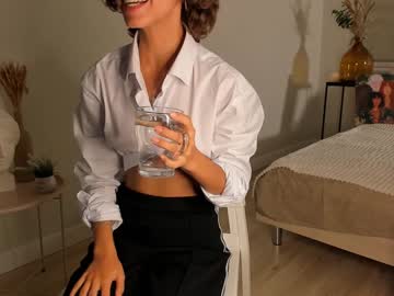 girl
        lenaelisabeth cam image #2699095