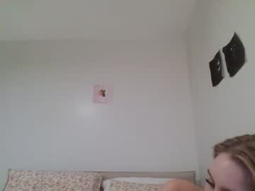 girl
        bellaryderr cam image #553857