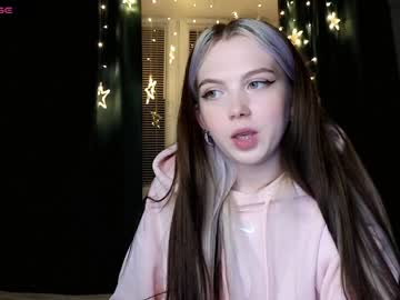 girl
        small_blondee cam image #2930040
