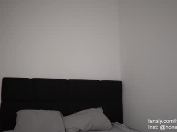 girl
        honeyyykate cam image #4342572