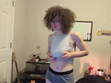 girl
        gomoreup cam image #3104040