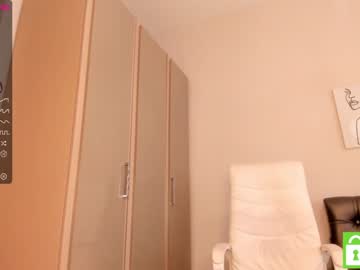 girl
        tin_zhi cam image #1163376