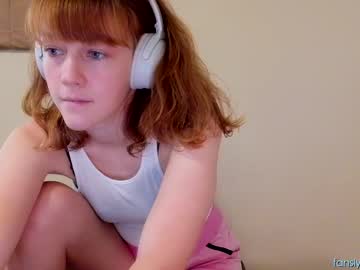 girl
        its_lily cam image #2017707