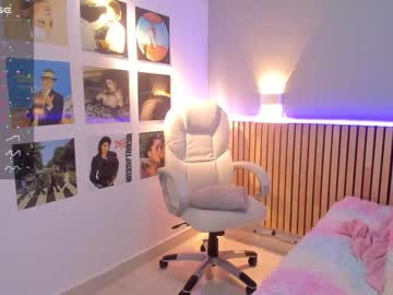 girl
        little_effy18 cam image #3668037
