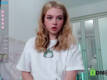 girl
        small_blondee cam image #590440