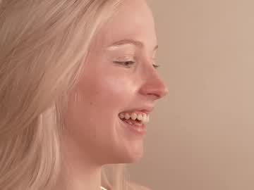 girl
        my_stella cam image #6203506