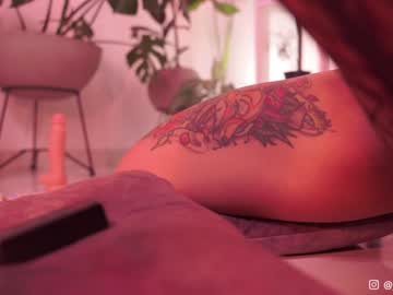 girl
        kittymolly_ cam image #4440179