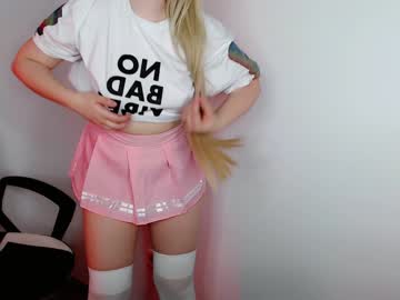 girl
        shy_blondiee cam image #845667