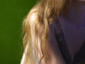 girl
        tinabredley cam image #3330413