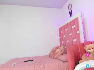 girl
        nicolle_mitchelle cam image #1727859