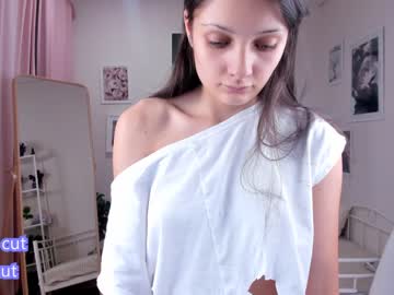 girl
        chloe_holzmann cam image #106464