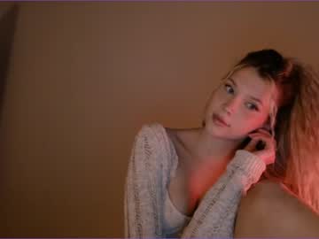 girl
        bitter_moon cam image #715934