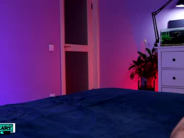 girl
        luxureart cam image #2457294