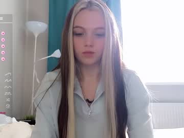 girl
        small_blondee cam image #2674063