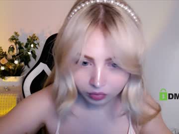 girl
        shy_blondiee cam image #882667