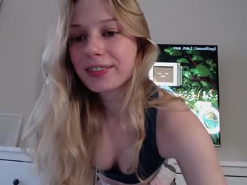 girl
        magic_couple13 cam image #913682