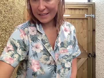 girl
        eatmypie69 cam image #2386847