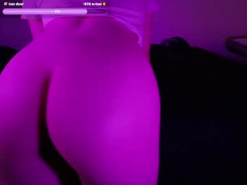 girl
        gomoreup cam image #6220516