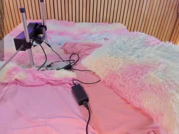 girl
        little_effy18 cam image #3612452