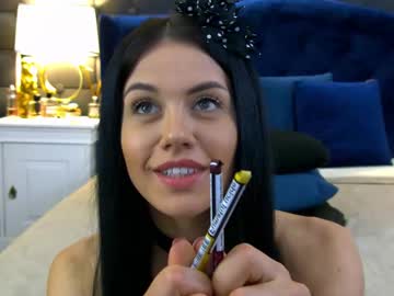 girl
        sophie__hill cam image #6438866