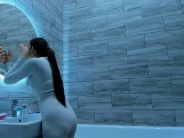 girl
        emilybatee cam image #1152275