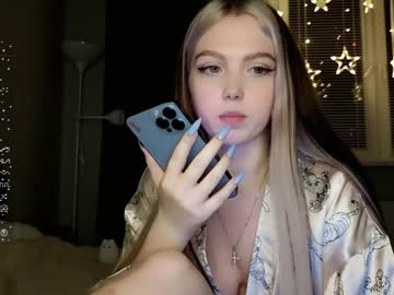 girl
        small_blondee cam image #2843355