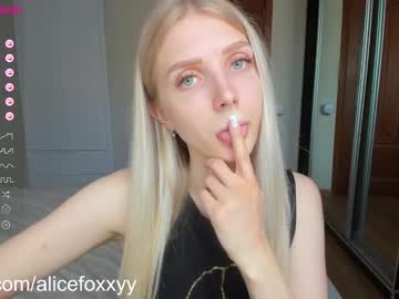 girl
        oh_honey_ cam image #2200753
