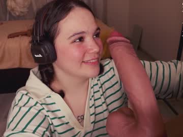 girl
        chery_lady22 cam image #1596199